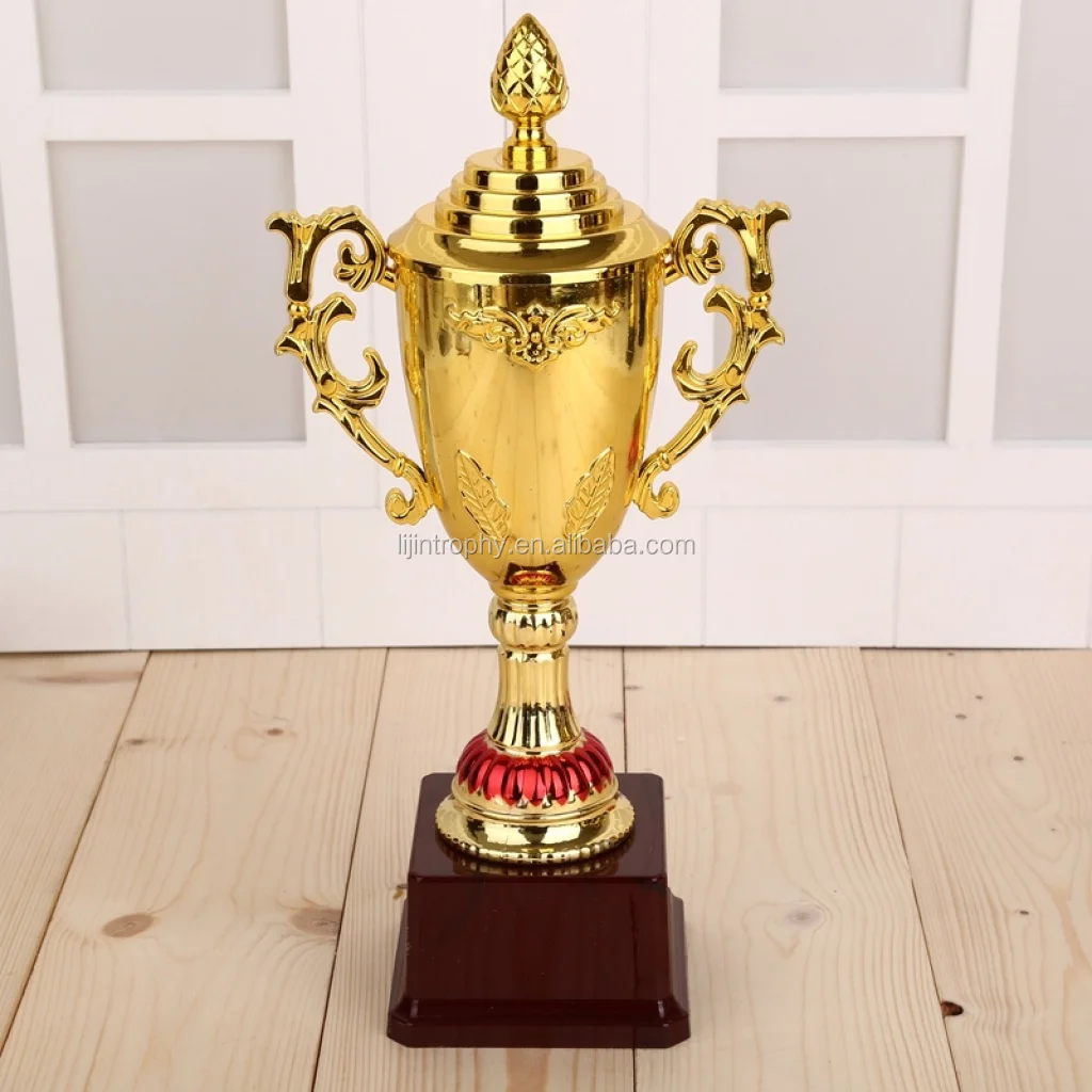 Уникальные футбольные награды с золотым