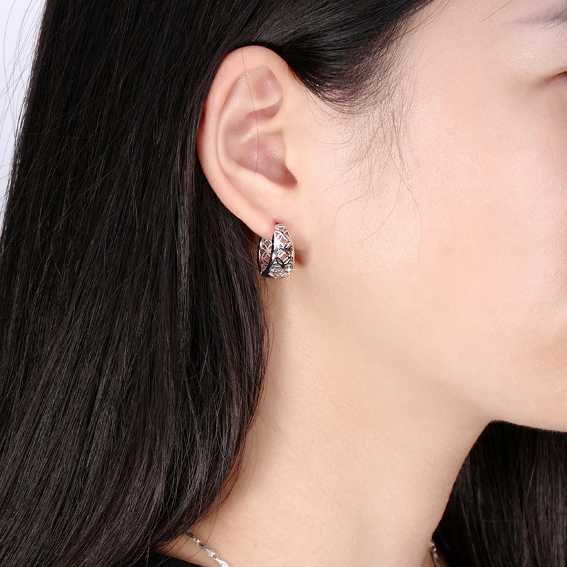 
RINNTIN OE28 Women jewelry Brass Hollow Flower Hoop Earring 