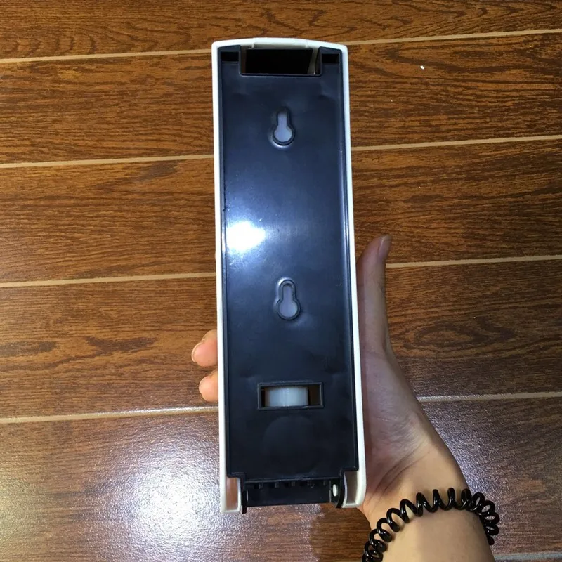 Cheap wholesale plastic wall mount liquid shampoo soap dispenser