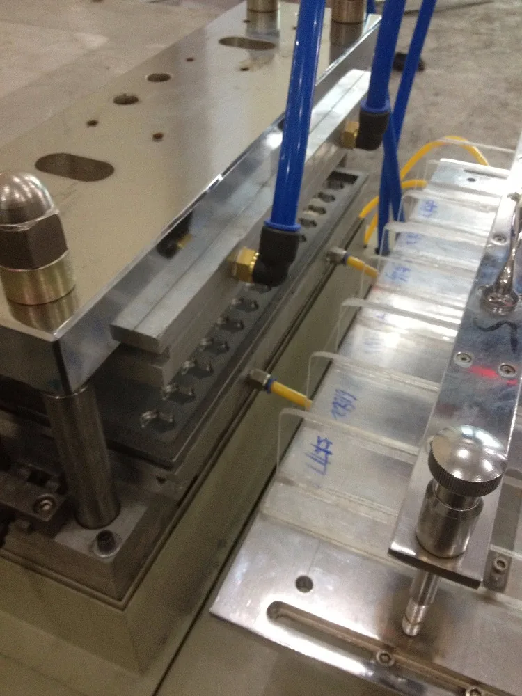 
AnTai High Quality Small Automatic Plastic Cup Lid Thermoforming Machine 