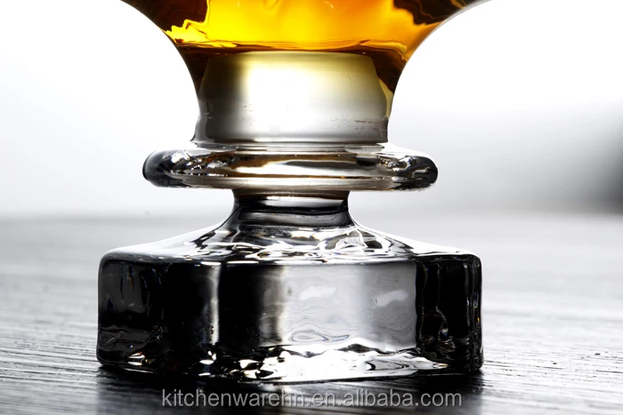 Square Glass Whiskey Decanter Bottle With 4 X 200ml Glasses Gift