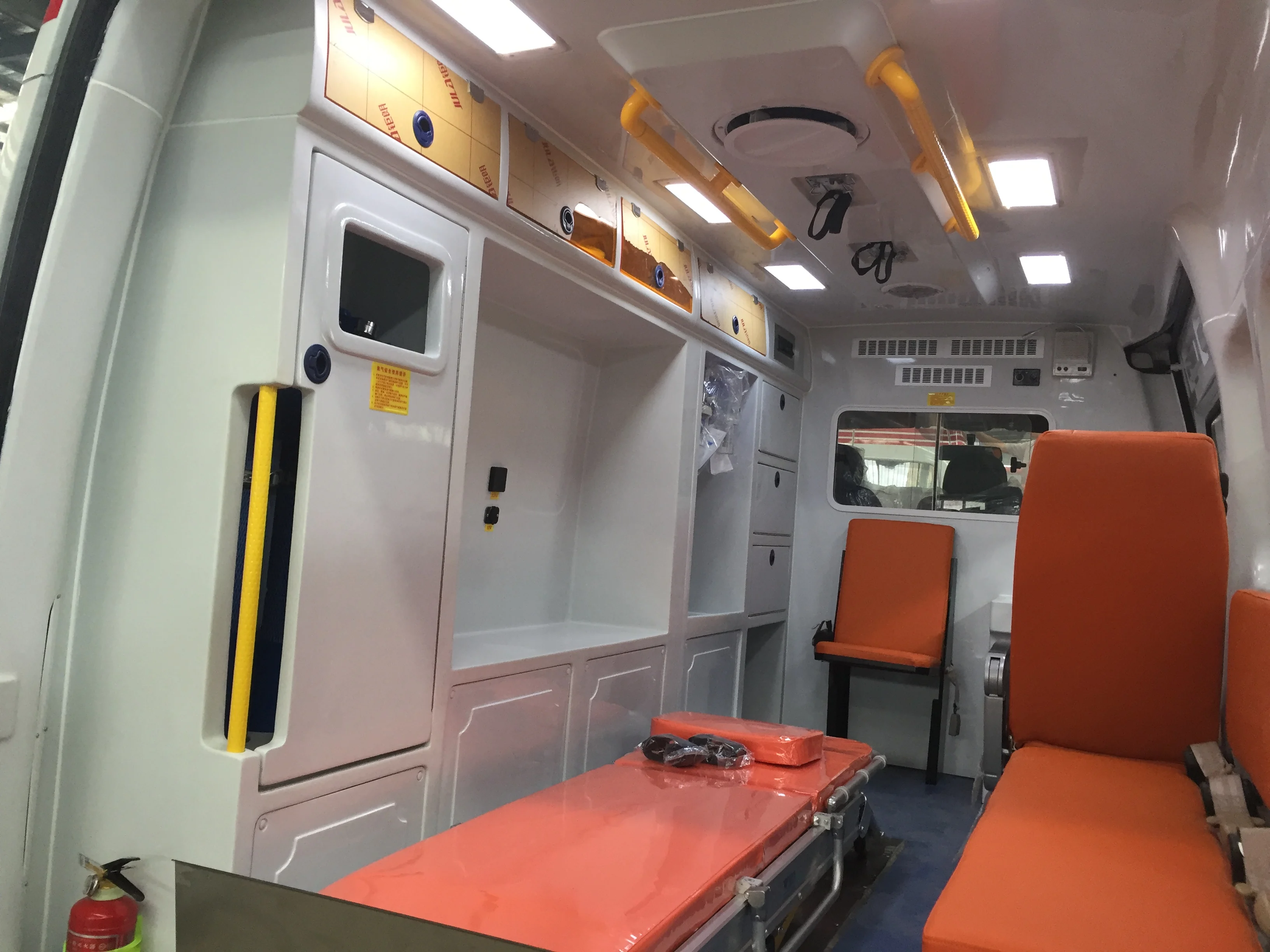 
Factory supply SAIC 4x2 left hand drive right hand drive diesel emergency ambulance for sale 