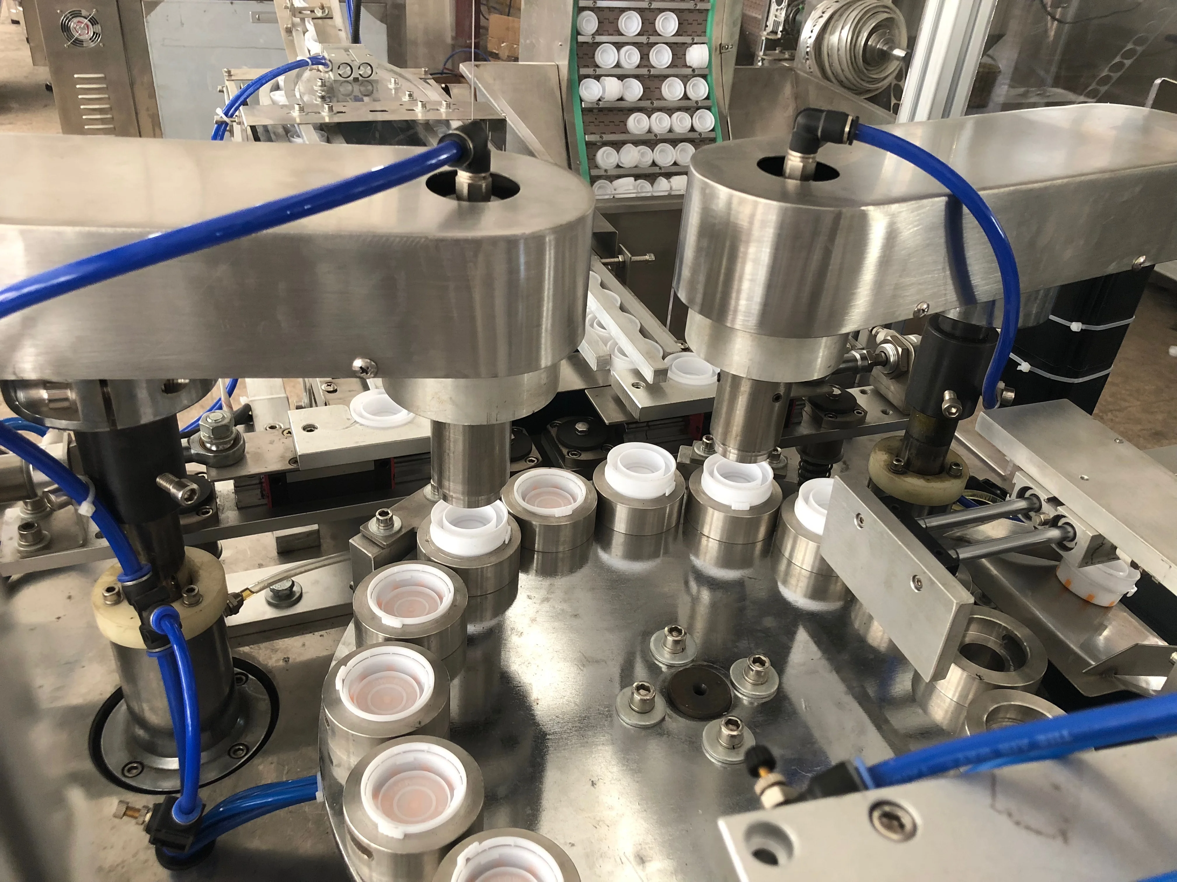 
Edible Oil Bottle Cap Two Parts Fit Together Machine Cap Assembly Machine 