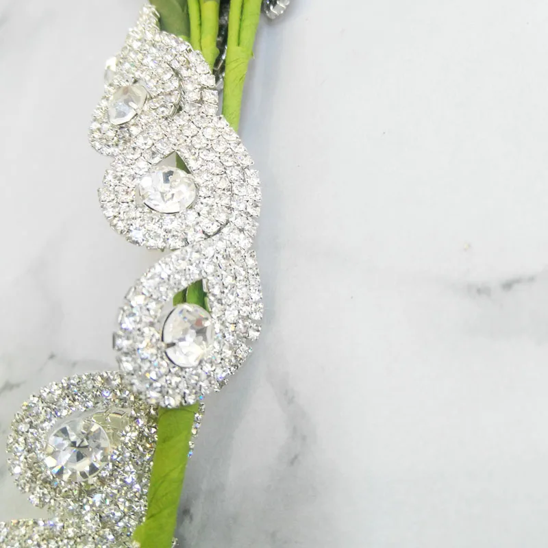 
Hot Sale Shining Crystal Rhinestone Chain in Good Quality for Wedding Dress 