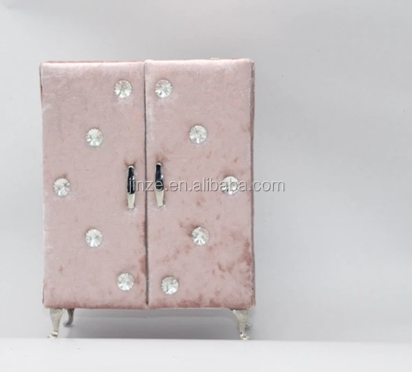 Модная бархатная шкатулка для украшений в форме гардероба с бриллиантами