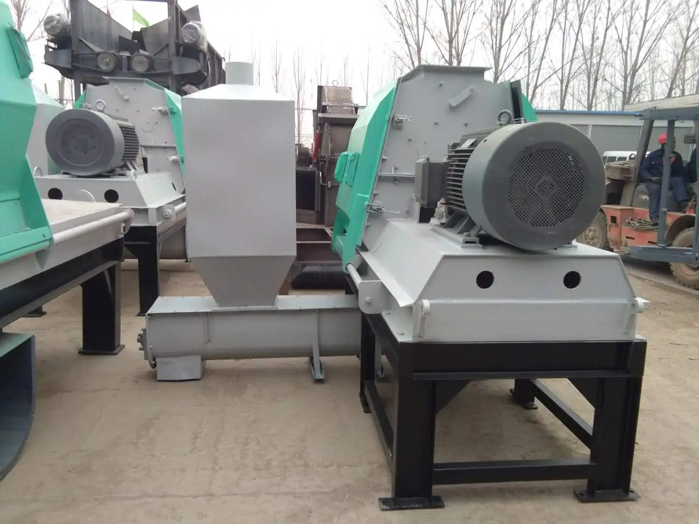 
Different end product size wood log hammer crusher 