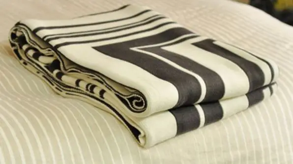 50DB46-1 100% wool cotton acrylic twin side logo jacquard knit fabric knit bed runner throw blanket