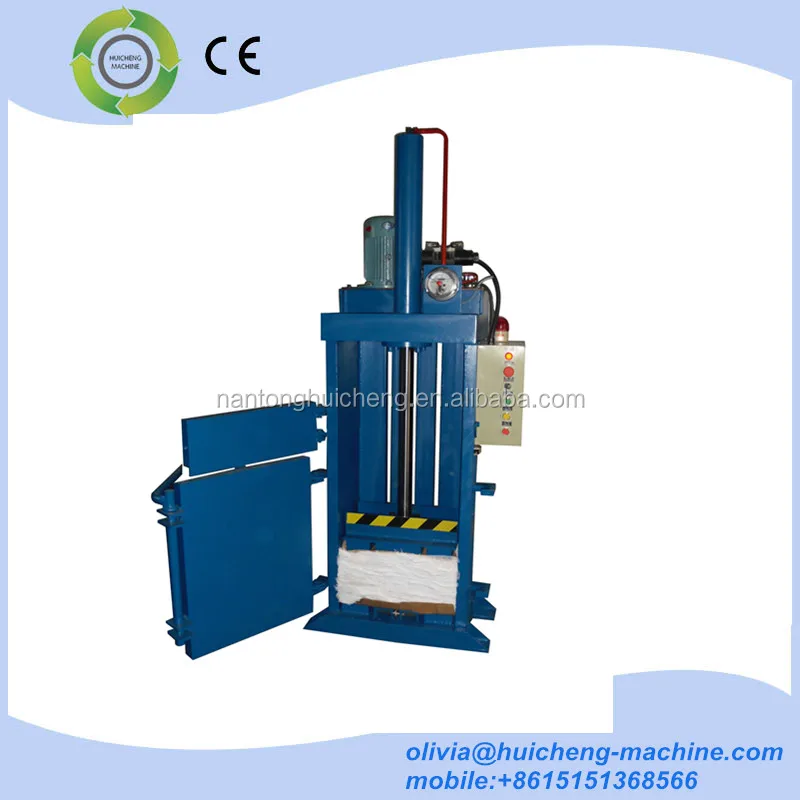 Plastic scrap, paper, cotton and woodchips compress baler machine