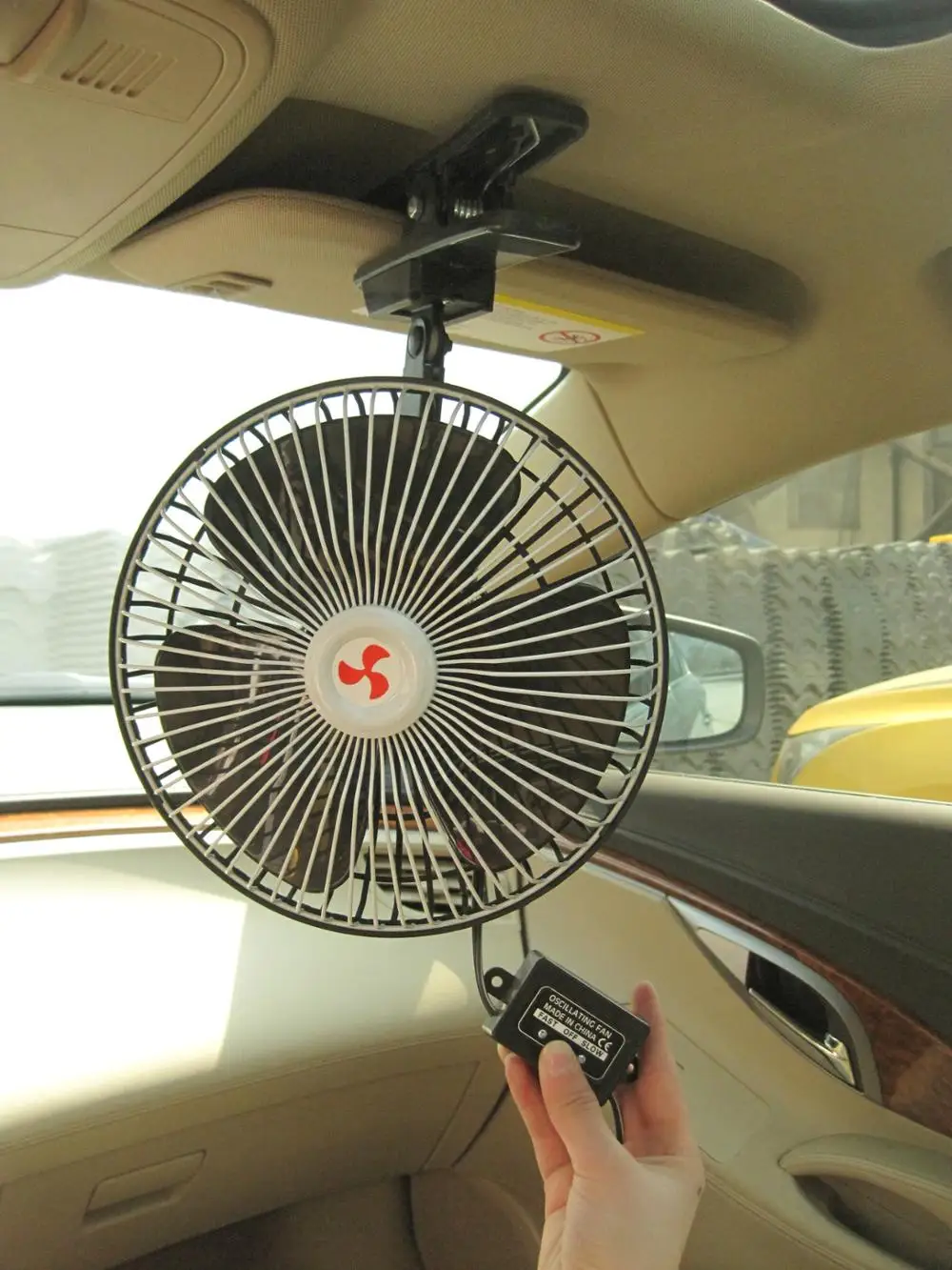 Осциллирующий металлический пластиковый позади автомобильного вентилятора