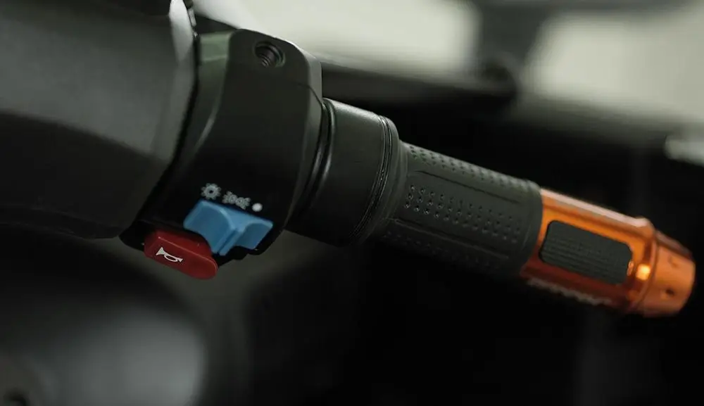 
Full Covered New Generation Electric Tricycle Cabin Scooter 