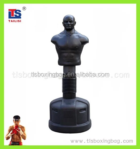 Тхэквондо бокс пробивая обучение мужчины манекен