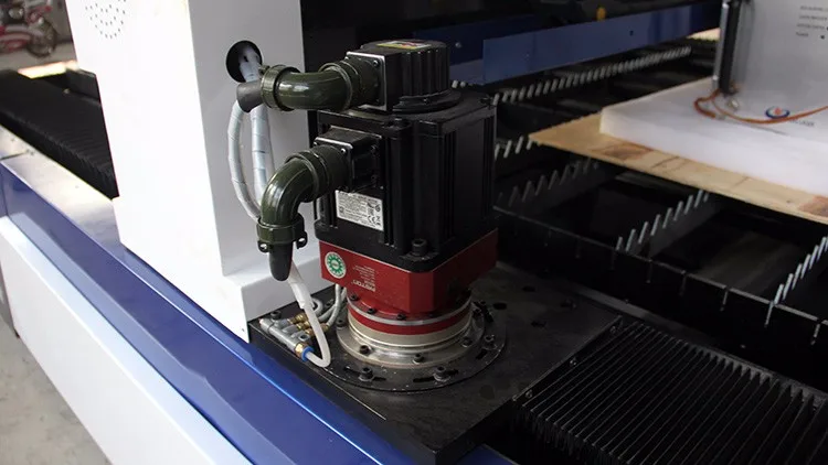 500W/1000W Stainless Steel Fiber Laser Cutting Machine For Sheet Metal Processing