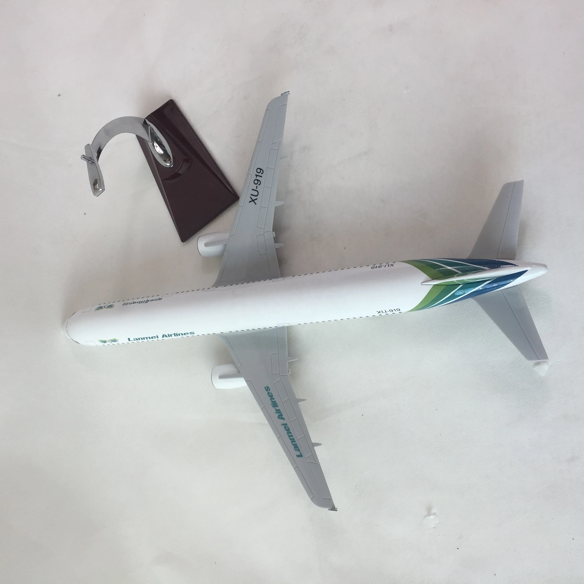 SCALE AIRCRAFT MODEL AIRBUS A321