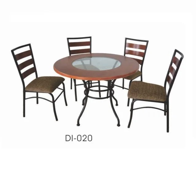  Маленький кухонный стол и стулья