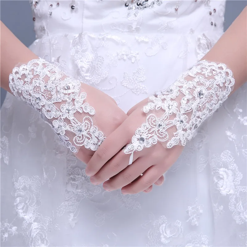 
Bridal Cheap Price Beaded Lace Wrist Length Short White Fingerless Wedding Gloves Hot Sale For Wedding Accessories MGB8 