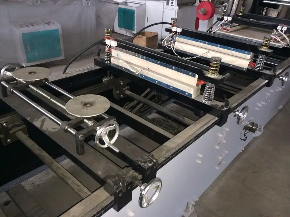 China simpler type three side seal pouch vacuum bag making machine