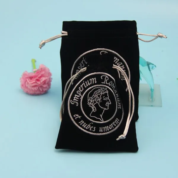 Оптовая продажа черный бархатный мешочек с вышивкой ювелирный мешок на