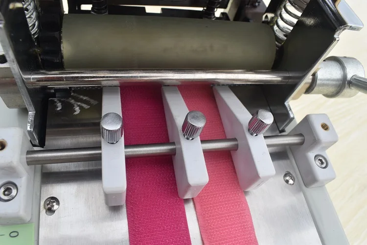 Automatic Round mold cutting and hook &  loop fasteners zipper cutting machine