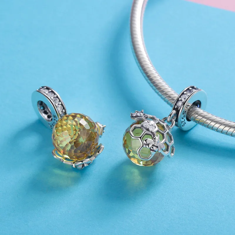 Qings Honeycomb Charms OEM/ODM Sterling Silver Yellow Zircon Bee Charm Pendant For Girls