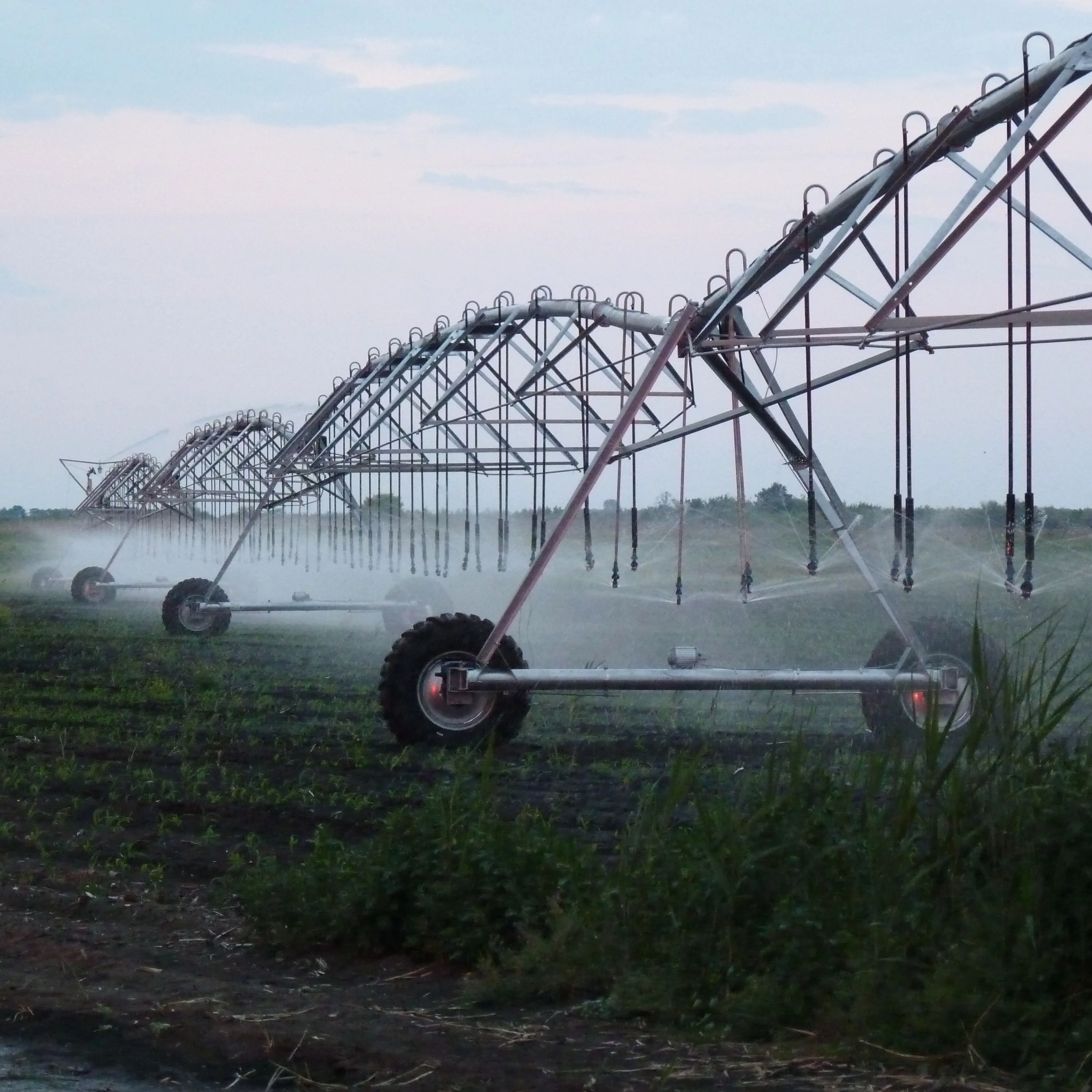 China 2022 best sales Agricultural Towable Center Pivot Irrigation System Equipment