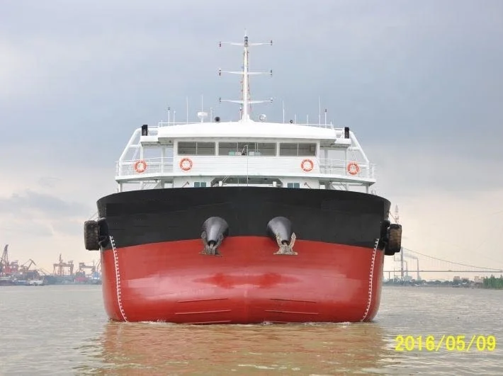 
200TEU container ship cargo ship 