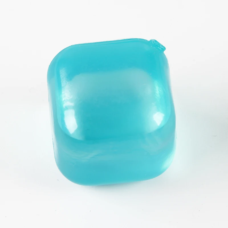 2.5cm Plastic Reusable Square Shape Ice Cube