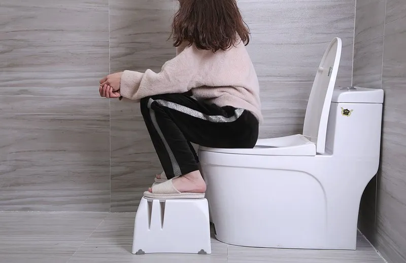 Пластиковый стул для унитаза