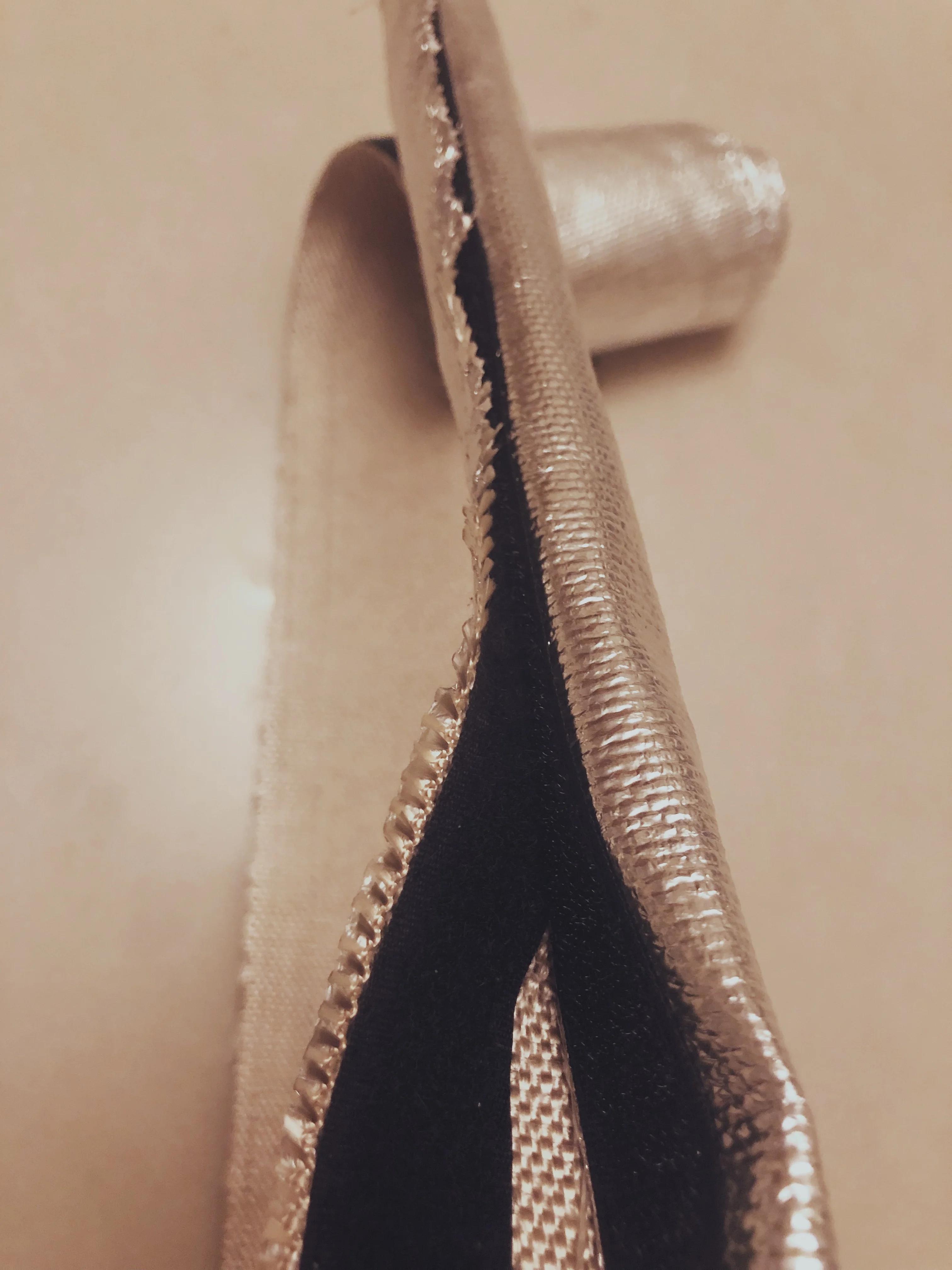 Aluminium Foil Coated Fiberglass Heat Insulation Reflect Sleeve/Cover for Automotive Using with Magic Stickers