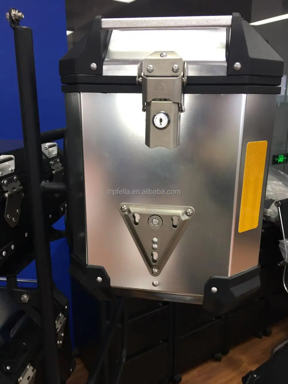 5kg motorcycle bracket with a 1.5m reflective rope and stainless steel bracket.