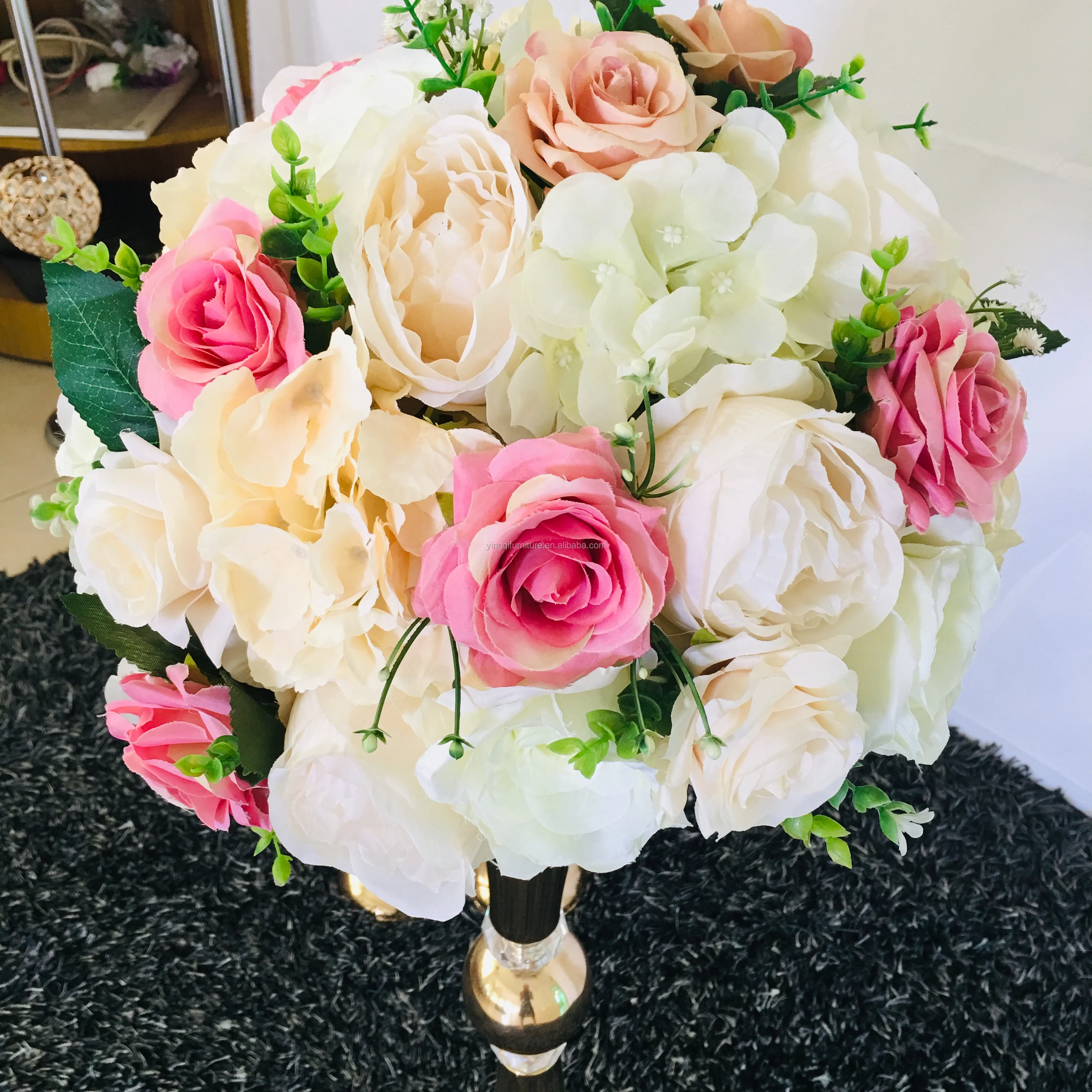 Модные цветочные шары для центрального стола свадьбы