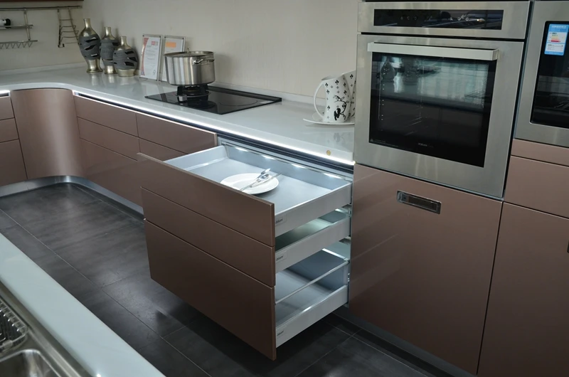 High Gloss Lacquer Finish Modern Metal Handless Plywood Kitchen Cabinets
