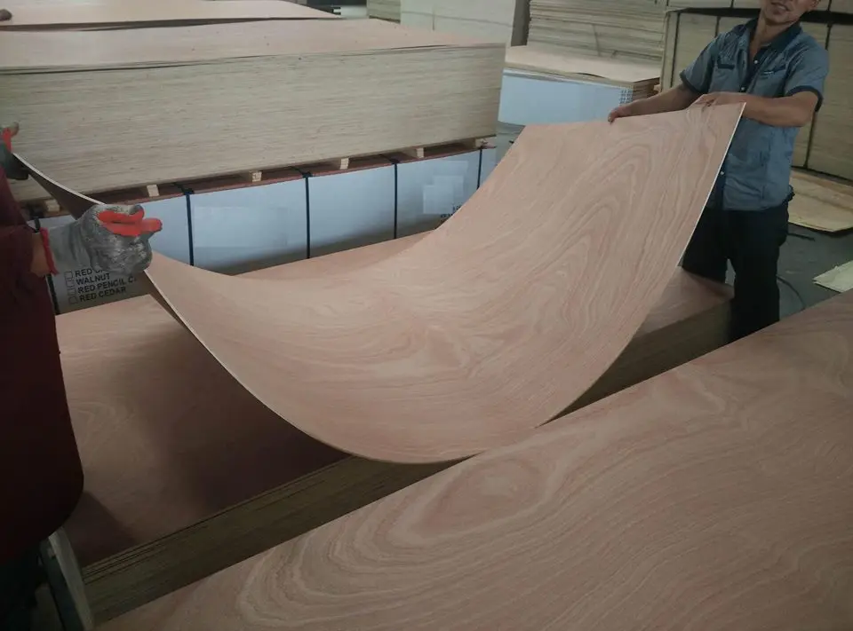 Triplay Lupuna Blanco alamo artificial 4 mm 1.22 x 2.44 metros