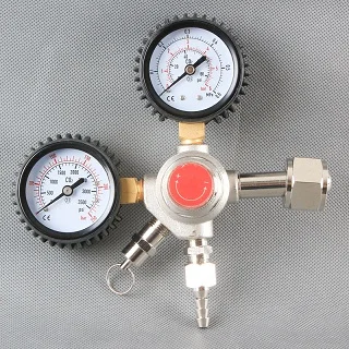 co2 regulator with dual pressure gauge