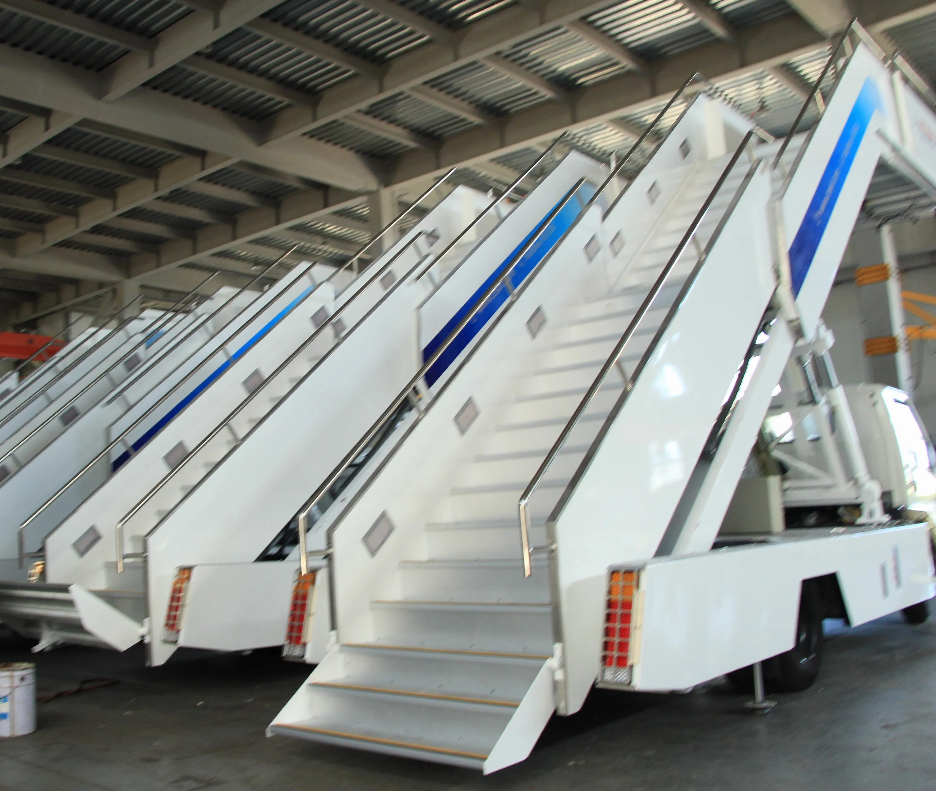 2nd Hand and Electric Available/ 4.4-5.8m High Self-propelled Aviation Airport Aircraft Plane Passenger Boarding Stairs