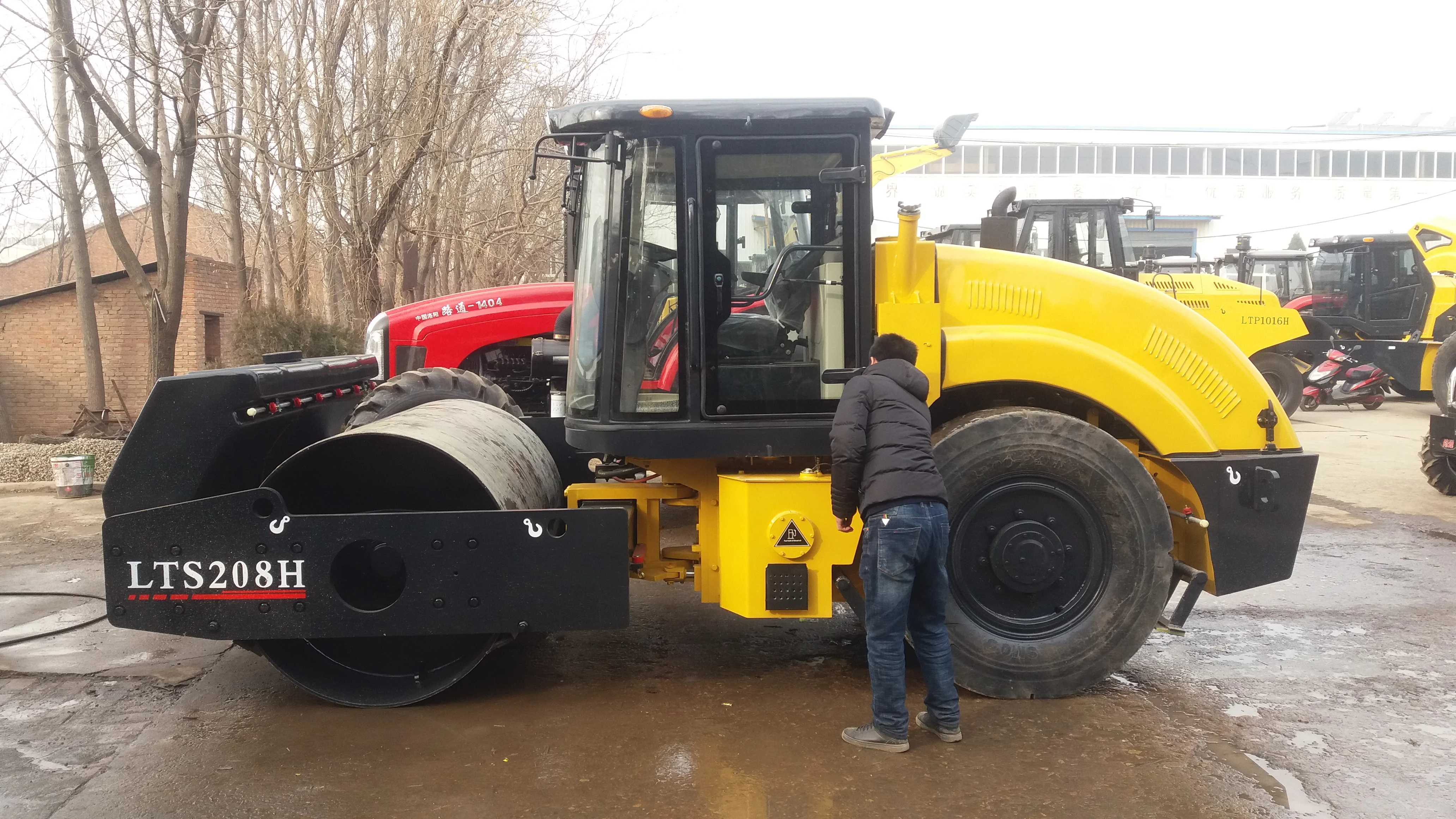 LUTONG 12 Tons Mini Mechanical Hydraulic Single Drum Compactor Road Roller LT212B