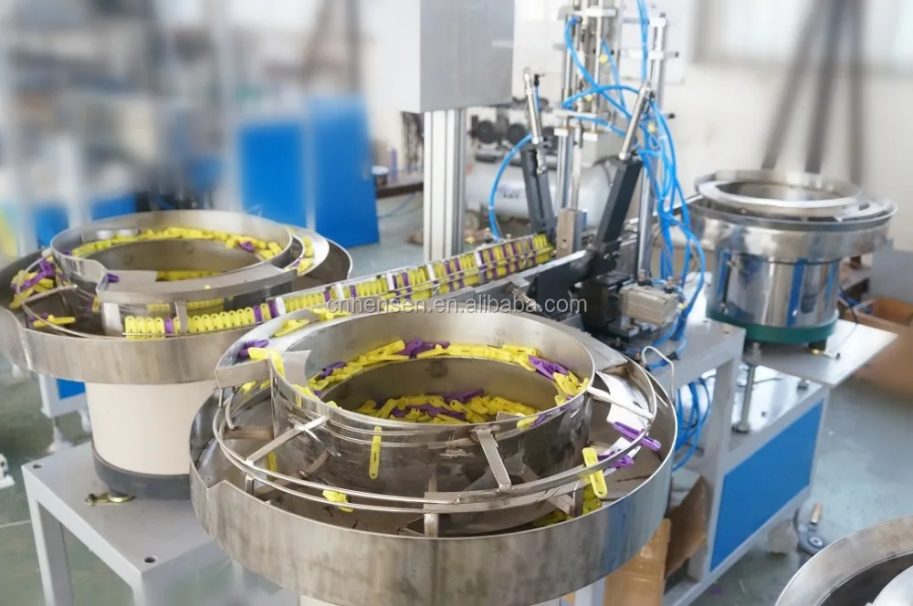 Clothes-pin assembly making machine, clothespin assembling machine