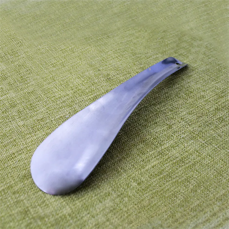 
19cm size grey mens long handled metal shoe horn 