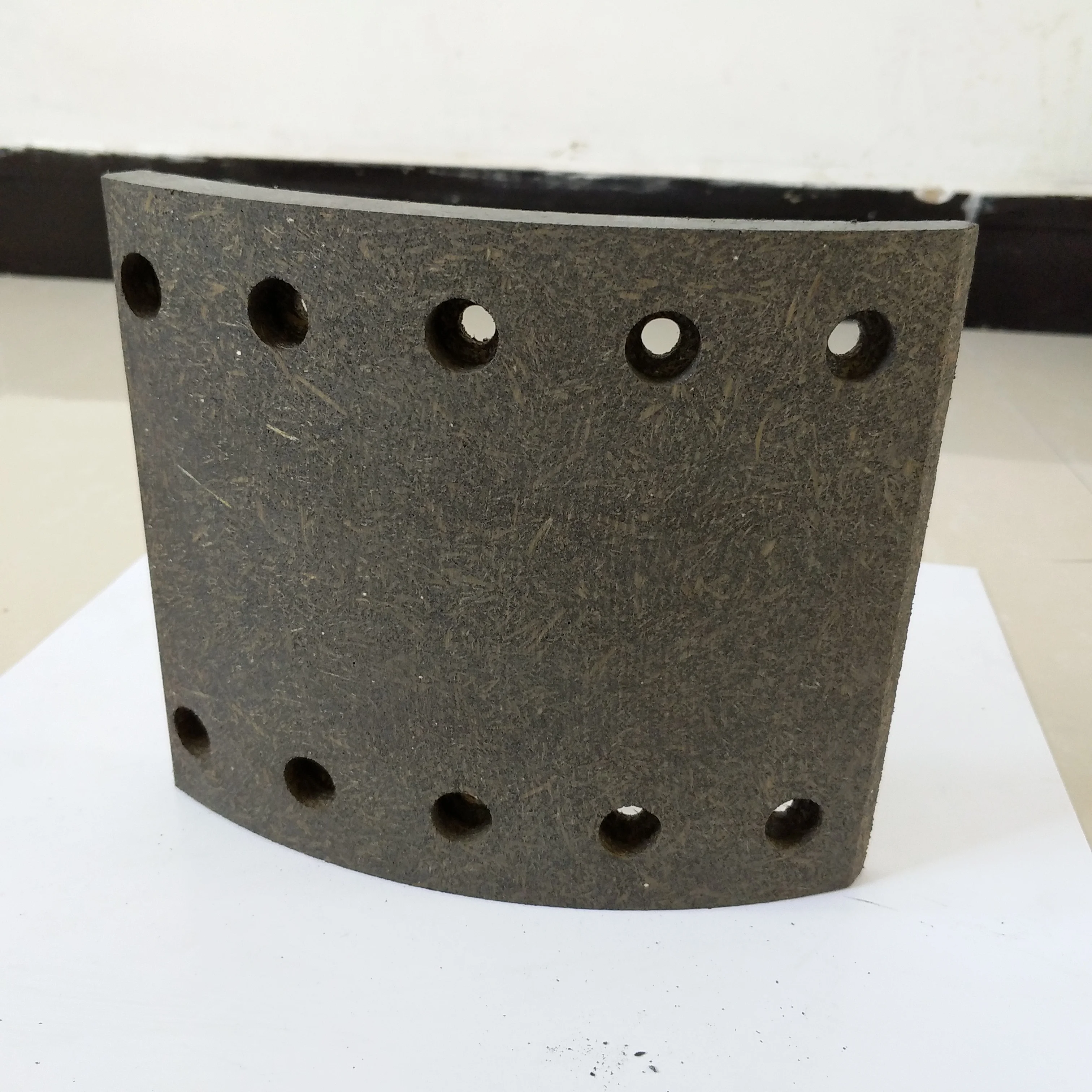 Newest style truck spare parts brake pad brake shoe lining