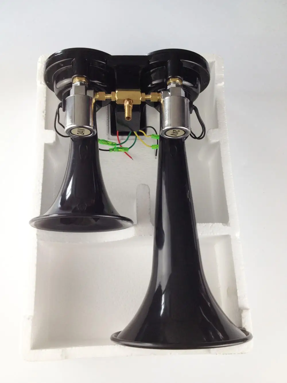 24 VOLT,Dual Trumpets, Loud 149dB Train Sound Truck Air Horn