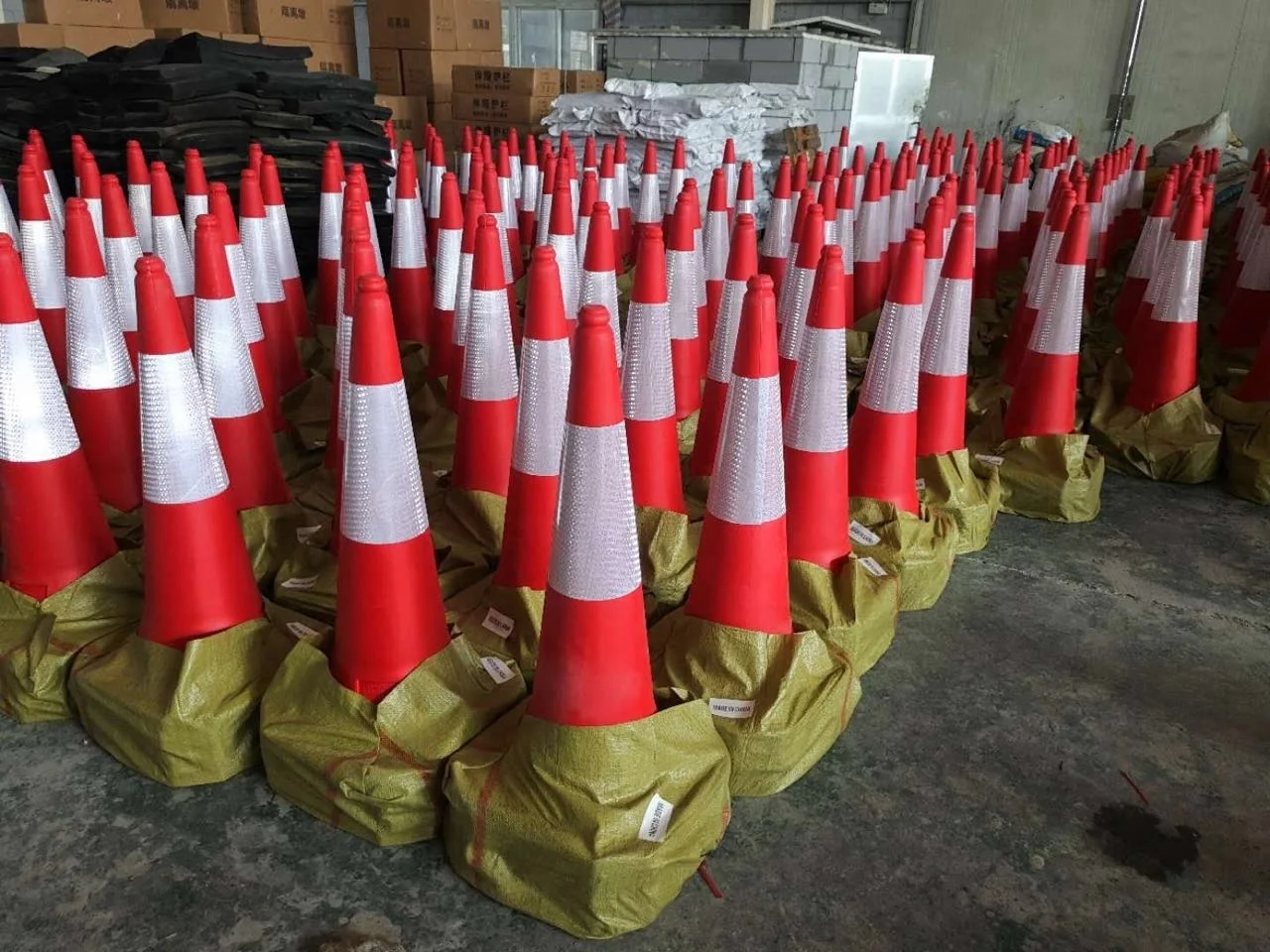 Manufacturer 70 cm 90cm Flexible PVC Safety Traffic Cone Road Cone