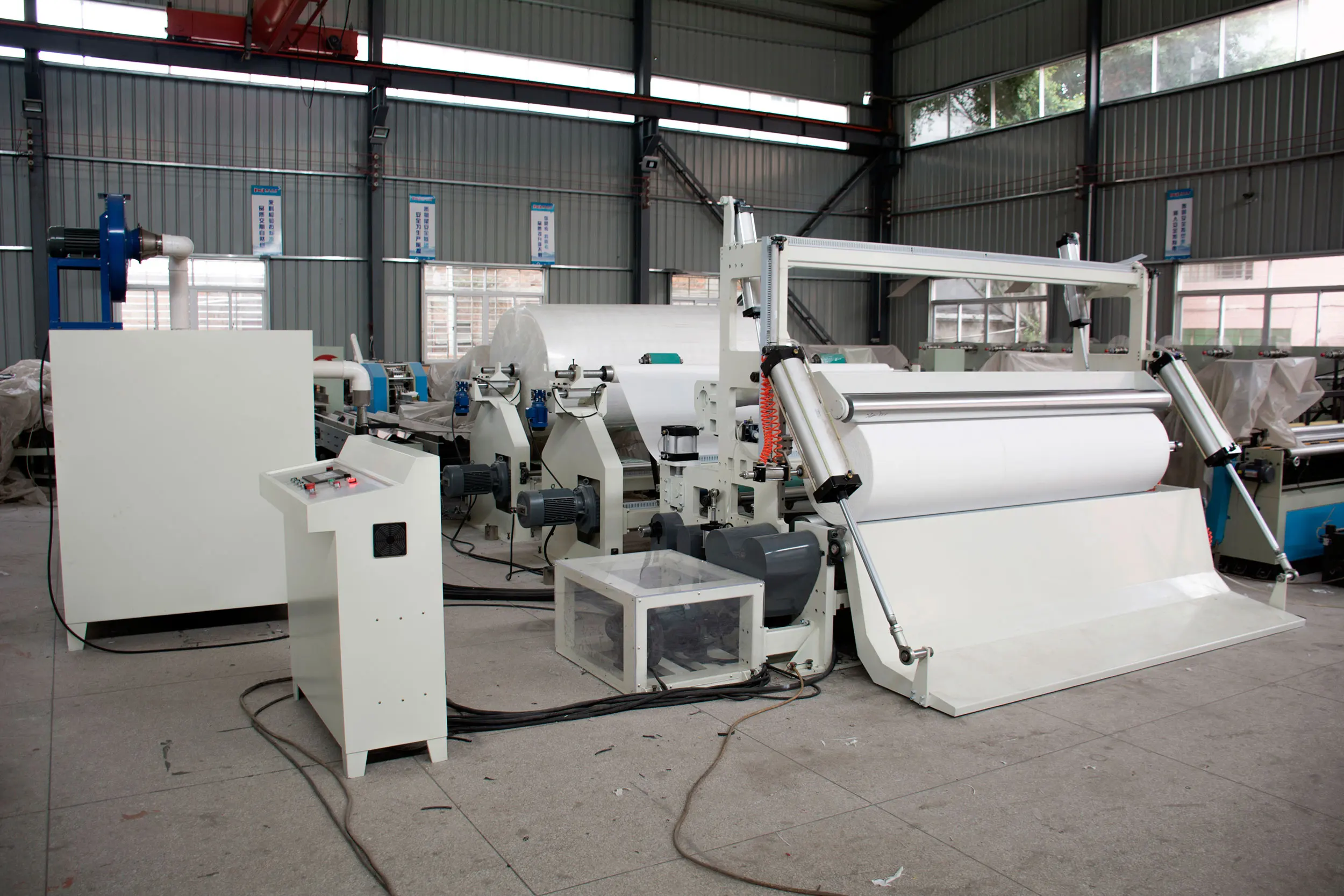 Automatic Cutting Jumbo Roll Base Paper Rewinding Slitting Equipment Machine