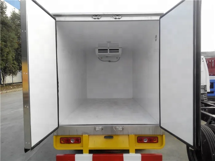 refrigerated truck box with refrigeration unit