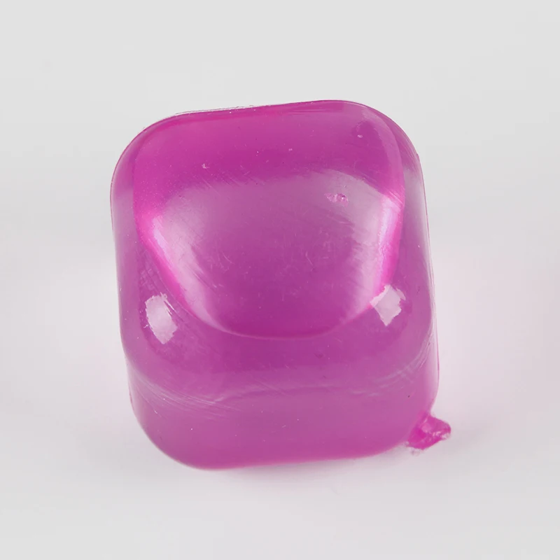 2.5cm Plastic Reusable Square Shape Ice Cube