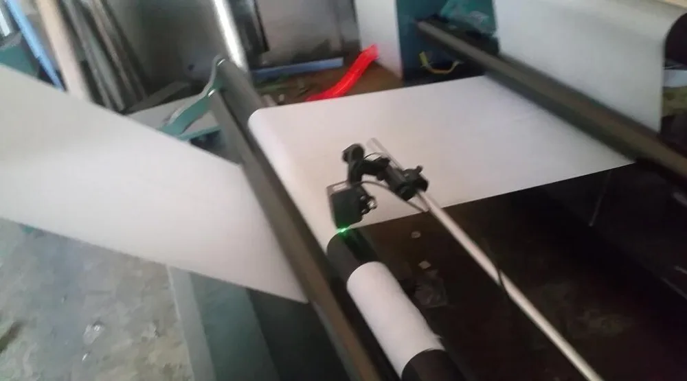 Easy operate plastic film slitting and rewinding machine