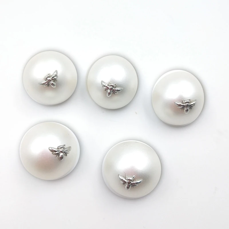 2019  Fashionable  Pearl Button with Bee Trimming for Clothing Decoration Buttons