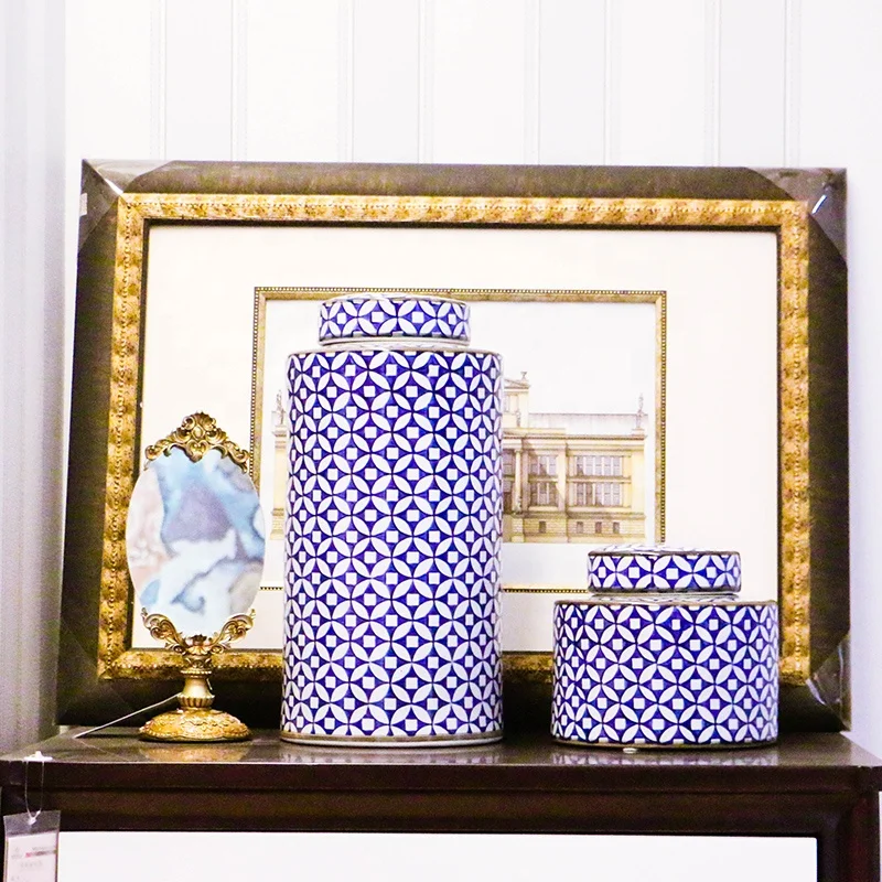 Classical Chinese blue and white porcelain copper coins pattern round ceramic storage jar for home decorate