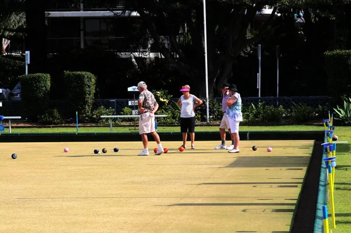 Lawn bowls marking spray paint