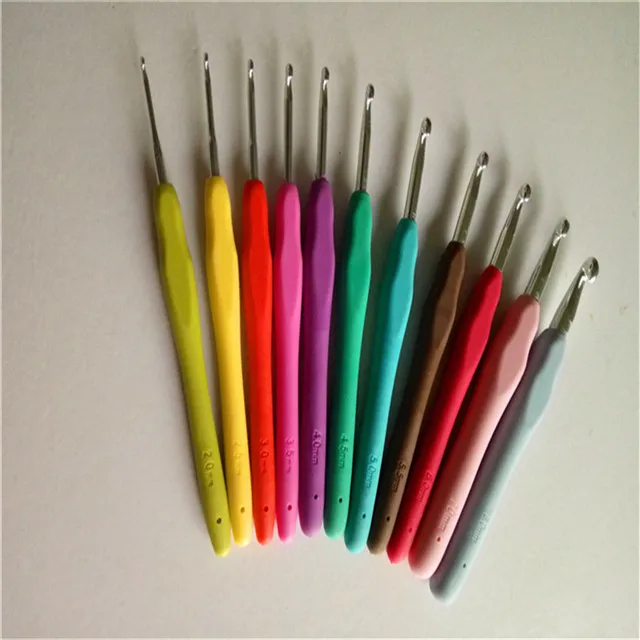 2021 New  style 12pcs TPR handle crochet hooks , extra long aluminium crochet hook set