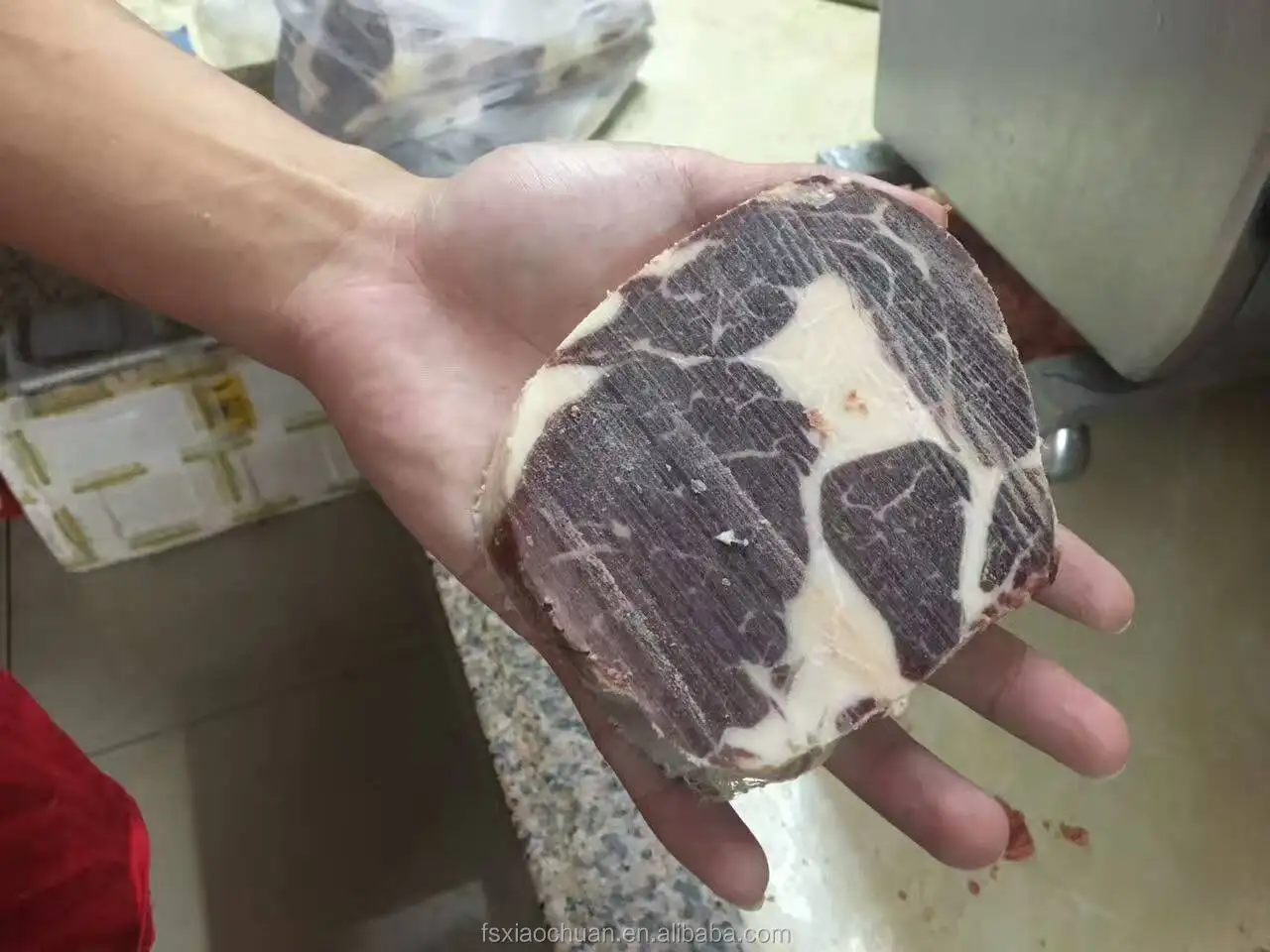 Butcher vertical band saw cutting machine