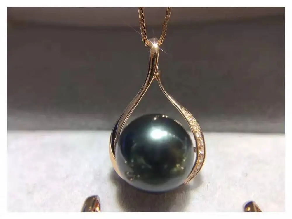 Hot-selling classics gorgeous gloss Tahitian pearl  black pearl  pendant 18K gold necklace pendant inlaid  natural diamond